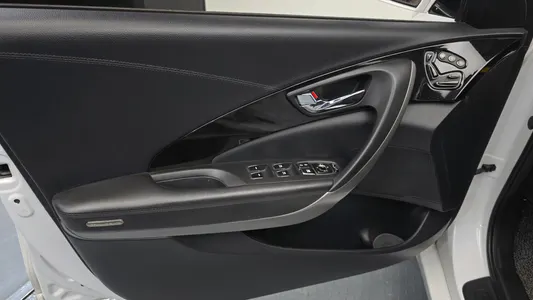Hyundai HG 2014 24