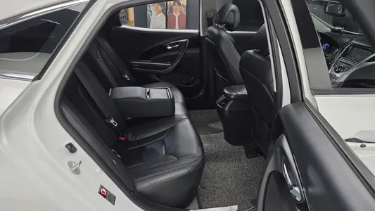 Hyundai HG 2014 28