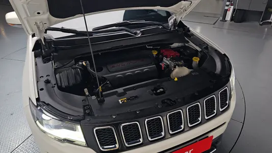 Jeep 2 2.4 AWD 2019 6