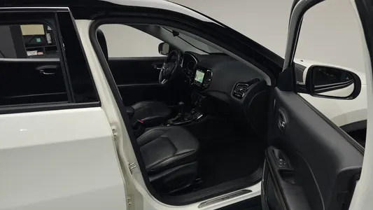 Jeep 2 2.4 AWD 2019 11