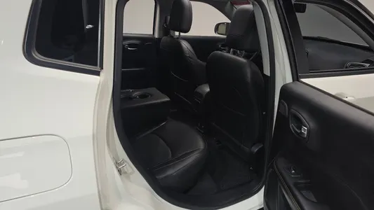 Jeep 2 2.4 AWD 2019 12