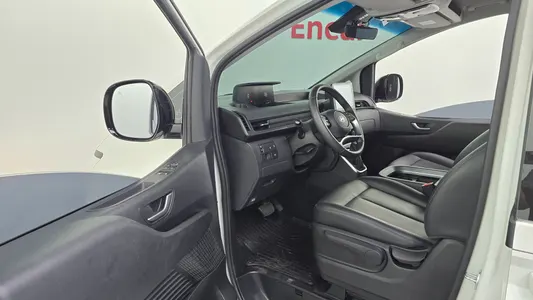Hyundai Staria L3.5 5 2025 10