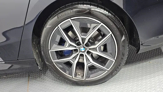 BMW 5 Series (G60) 523d M 2026 21
