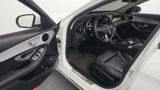 Mercedes-Benz C-Class W205 C220 d 2016 10