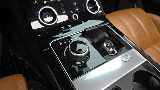 Land Rover 레인지로버 벨라 3.0 D300 R- HSE 2018 8