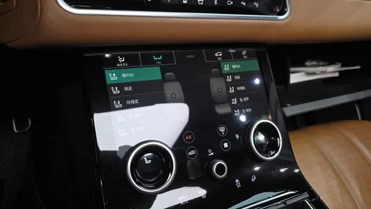 Land Rover 레인지로버 벨라 3.0 D300 R- HSE 2018 31