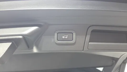 Land Rover 레인지로버 벨라 3.0 D300 R- HSE 2018 30