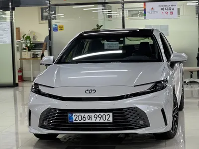 Toyota (XV80) 2.5 XLE 2026