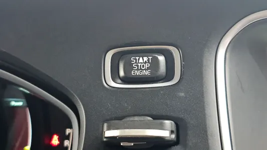 Volvo V40 D2 2014 17