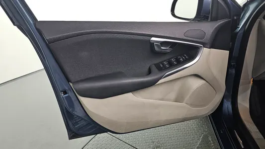 Volvo V40 D2 2014 24