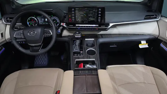 Toyota 4 2.5 AWD 2024 7