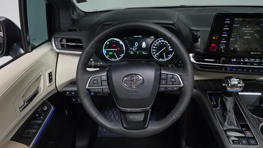 Toyota 4 2.5 AWD 2024 13