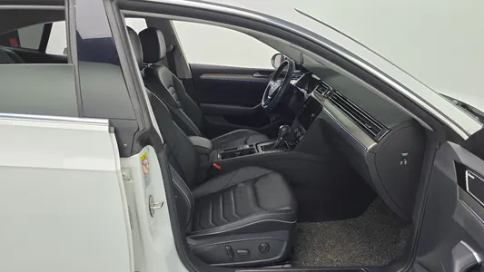 Volkswagen 아테온 2.0 TDI 2019 26