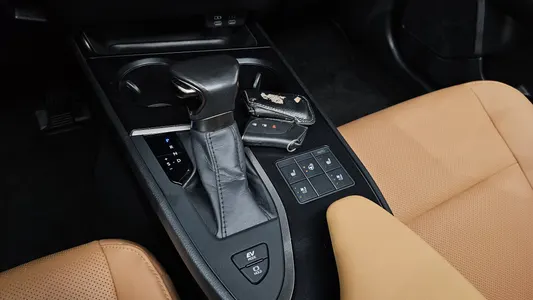 Lexus UX250h 2.0 2WD 2023 9