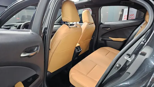 Lexus UX250h 2.0 2WD 2023 12