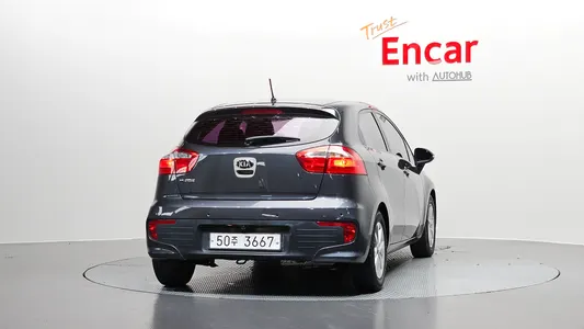 Kia 프라이드 5DR 1.4 2015 4