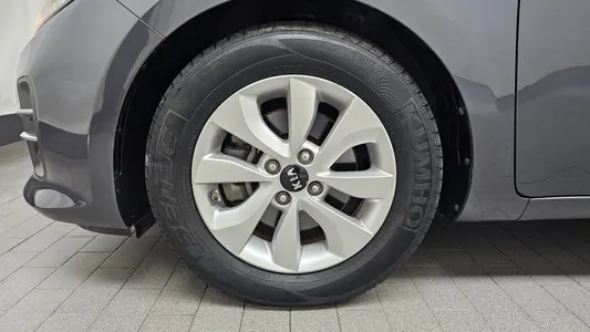 Kia 프라이드 5DR 1.4 2015 5