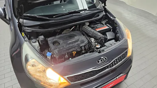 Kia 프라이드 5DR 1.4 2015 6