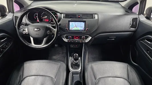 Kia 프라이드 5DR 1.4 2015 7