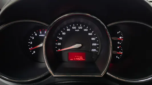 Kia 프라이드 5DR 1.4 2015 8