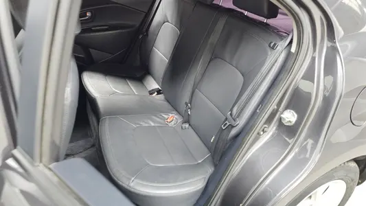 Kia 프라이드 5DR 1.4 2015 11