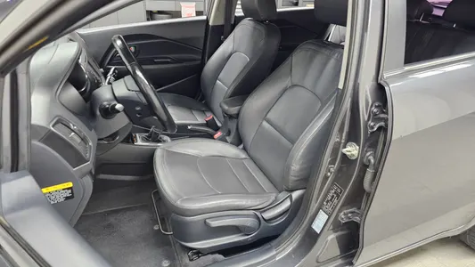 Kia 프라이드 5DR 1.4 2015 10