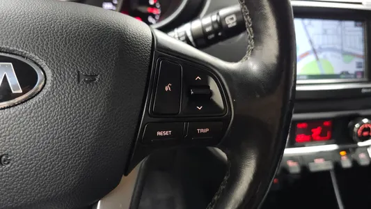 Kia 프라이드 5DR 1.4 2015 17