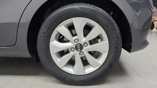 Kia 프라이드 5DR 1.4 2015 21
