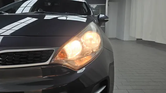 Kia 프라이드 5DR 1.4 2015 22