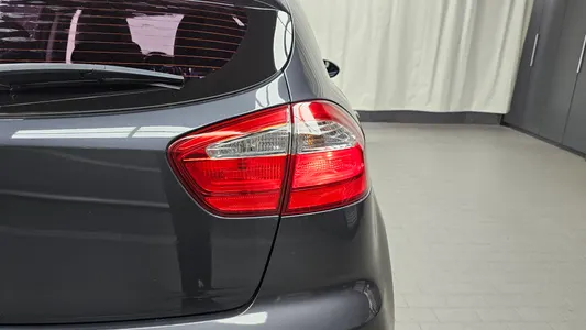 Kia 프라이드 5DR 1.4 2015 23