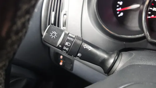 Kia 프라이드 5DR 1.4 2015 33