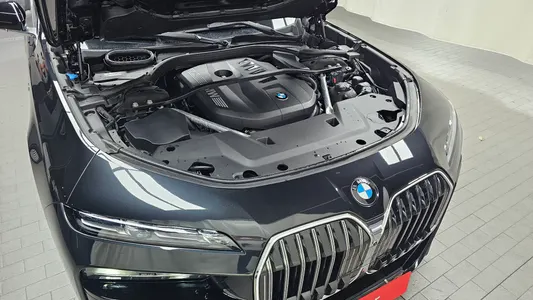 BMW 7 Series (G70) 740i sDrive M 2023 6