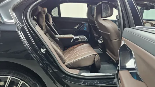 BMW 7 Series (G70) 740i sDrive M 2023 11