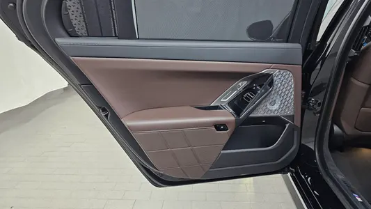 BMW 7 Series (G70) 740i sDrive M 2023 25