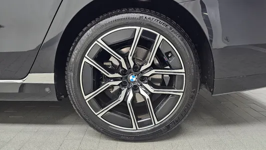 BMW 7 Series (G70) 740i sDrive M 2023 21