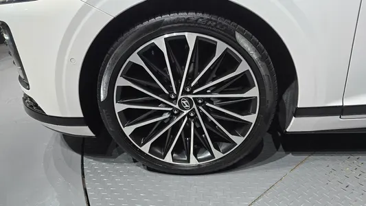 Hyundai (GN7) 2023 5