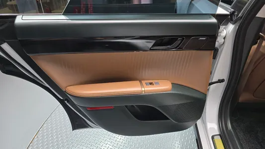 Hyundai (GN7) 2023 25