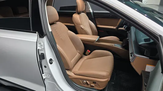 Hyundai (GN7) 2023 26