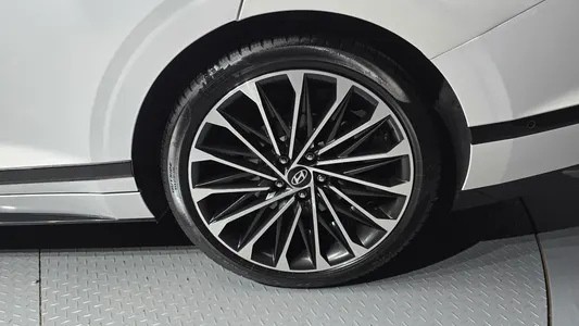Hyundai (GN7) 2023 21