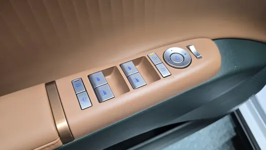 Hyundai (GN7) 2023 34