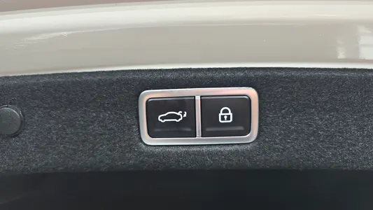 Hyundai (GN7) 2023 28