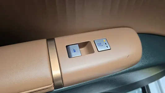 Hyundai (GN7) 2023 37