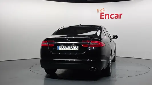 Jaguar New XF 2.2D 2012 4