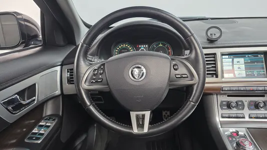 Jaguar New XF 2.2D 2012 15