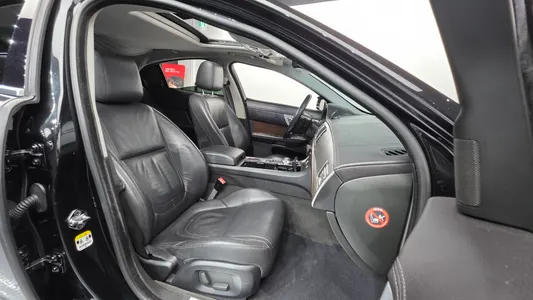 Jaguar New XF 2.2D 2012 10