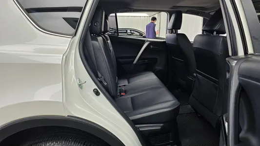 Toyota RAV4 2.5 4WD 2017 12