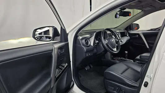 Toyota RAV4 2.5 4WD 2017 10