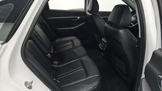 Hyundai (DN8) 1.6 2022 11