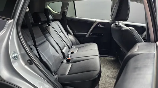 Toyota RAV4 2.5 2WD 2018 11