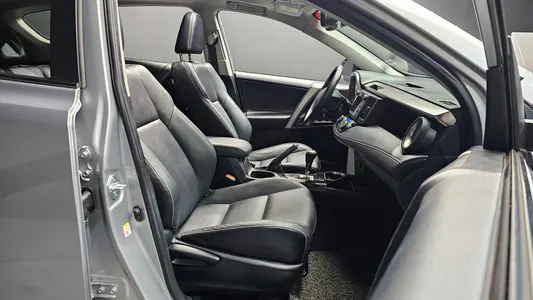 Toyota RAV4 2.5 2WD 2018 26